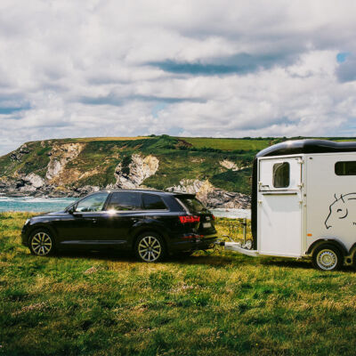 Touring Country with Built-In Tack Room – Two Horse Trailer