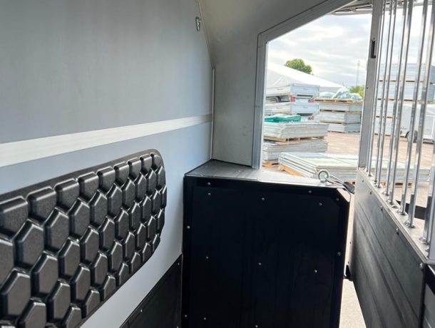 MAXI4 Herringbone - Four Horse Trailer - Image 9