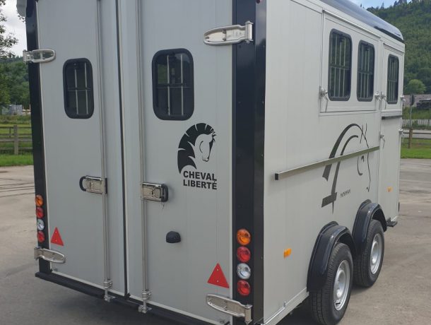 MAXI4 Herringbone - Four Horse Trailer - Image 6