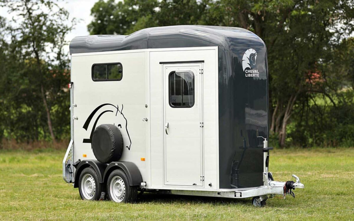 Touring Country - Double Horse Trailer